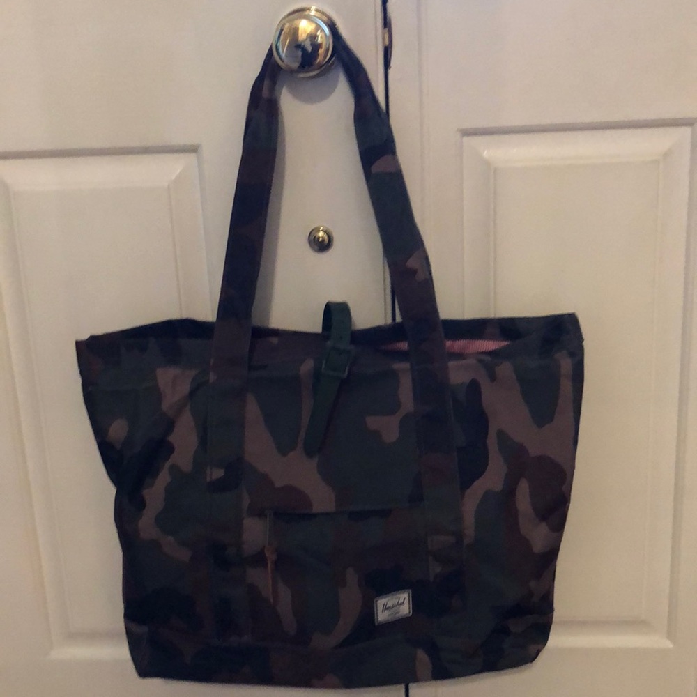 Herschel  Tote